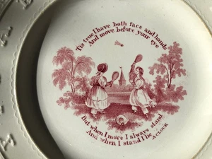 MÄDCHEN SPIELEN BADMINTON ANTIK KINDER ABC TELLER 19. JAHRHUNDERT - Bild 1 von 3