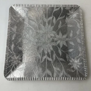 The Beauty Line Design Aluminium Serviertablett gehämmert Platte quadratisch floral - Bild 1 von 10