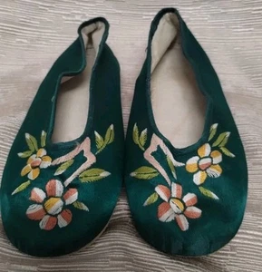 Vintage Handmade ,Korean, Silk Embroidered Slip On Shoes, Childrens Shoe - Picture 1 of 10