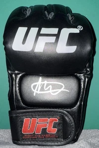 Handschuh Magomed Ankaleav handsigniert - Bild 1 von 3