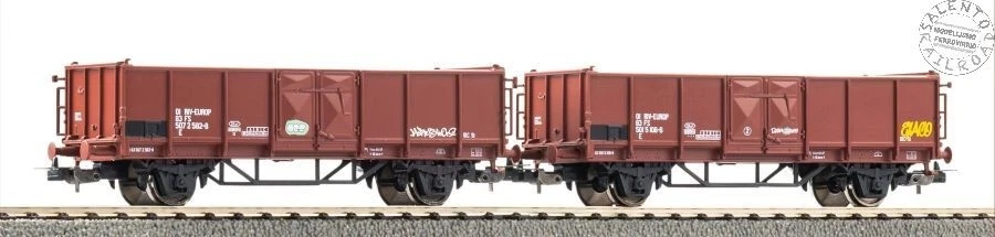PIKO 28327 H0 1:87 - Set Of 2 Tanks Goods A High FS Type And With Graffiti - Image 1 of 1