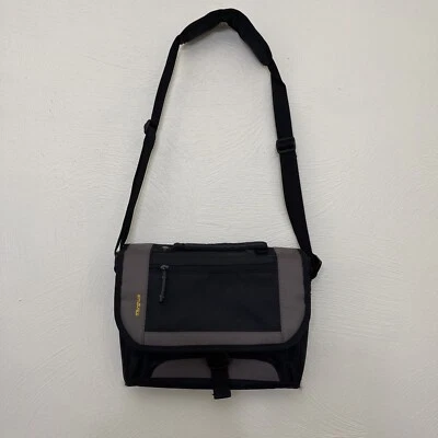 Targus Laptop y iPad -Bolsa Mensajera-Multi-Bolsillos y Acolchada 11"x9" Foto 1 de 4