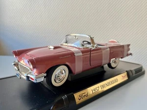 Modellauto 1957 Ford Thunderbird Cabrio Yat Ming 1:18 Metallic Pink US Oldtimer - Bild 1 von 17