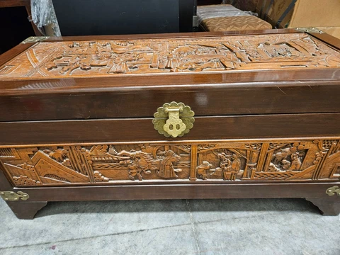 Kiln Dried Art Carved Chest Trunk - Made in Hong Kong Nº 127453 Cover