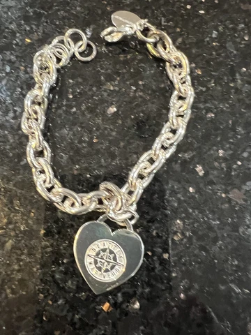 Seattle Mariners MLB Logo heart Shaped Charm Bracelet silvertone Metal Cover
