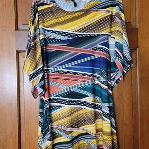Damen Größe M J.J. Top Abstrakt QVC Kurzarm Geflügelte Tunika - Bild 1 von 5