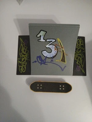 Fingerskateboard Mit Hafepipe Rampe Zustand Wie Neu - Bild 1 von 4