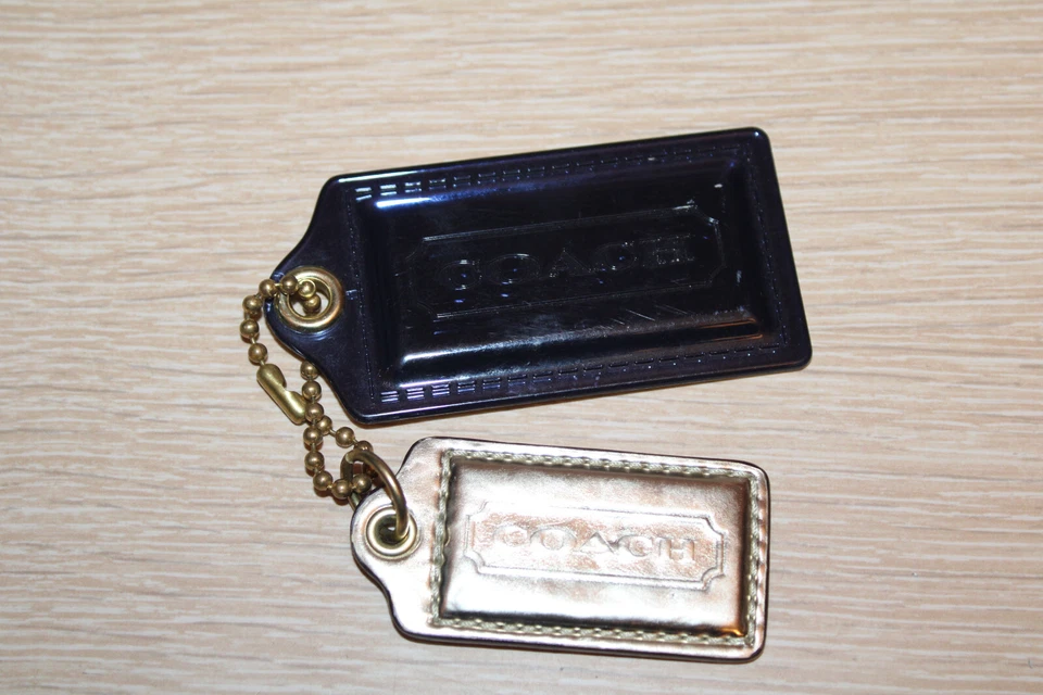 COACH Azul Plástico Dorado Cuero Repuesto Cartera Bolso Colgante Etiqueta Dije CONJUNTO Dos Foto 1 de 4