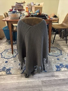 Poncho, Fringed , 100% Acrylic, Gray Super soft! - Picture 1 of 3