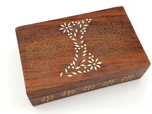 SCATOLA DI LEGNO ARTIGIANALE  INTARSIATA CON OSSO ED OTTONE - Foto 1 di 10