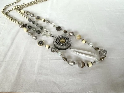 Lote de 2 Collar Colgante Largo Chico’s Tono Plateado Beige Gris Plata Negro Cuentas Foto 1 de 4