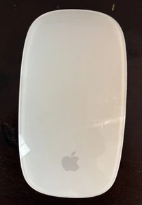 Apple Magic Mouse (A1657) – Bezprzewodowa Bluetooth – biała/srebrna – używana - Zdjęcie 1 z 4