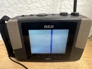 RCA Active Matrix Hand-Held Portable Color LCD TV VHF-UHF L4000BC Vintage - Picture 1 of 10