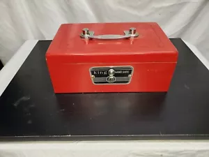 Vintage - King - Handsafe - Geldbox - ROT - 10"" x 7"" x 4"" - KEIN SCHLÜSSEL - LESEN - Bild 1 von 9