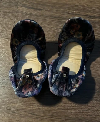 Yosi Santa Blue velvet Floral flats. Size 7 - Image 1 of 4