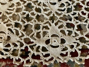 Vtg Handmade French Crochet Ecru Bedcover & 4 Rectangular Doilies King size USA - Picture 1 of 17