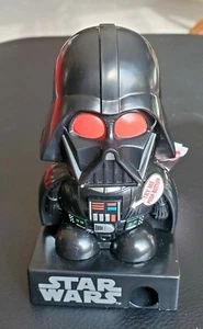 Star Wars Darth Vader Süßigkeitenspender mit Sound, NEU mit Etikett. - Bild 1 von 1