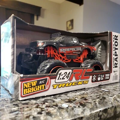 Nuevas camionetas de radiocontrol brillantes Ford F-150 SVT Raptor Turbo escala 1:24 2,4 GHz edad 4+  Foto 1 de 3