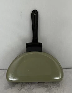Kitchen Pride by Mirro Folding Omelet Pan • Non-Stick • AVOCADO • Made in USA - Picture 1 of 6