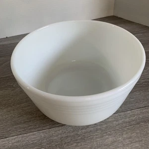 Ciotola di miscelazione vintage Pyrex Hamilton Beach a coste vetro latte Racine WI USA 8,5" USA 2T - Foto 1 di 6