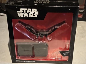 Disney Figurine Kylo REN'S Command Shuttl Starships Vehicles COLLECTOR'S EDITION - Picture 1 of 3