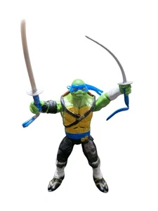 Teenage Mutant Ninja Turtles Out of the Shadows Leonardo 2015 mit 2 Schwertern getestet - Bild 1 von 16