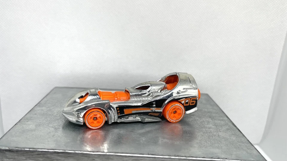 Hot Wheels Power Rocket 2018 Super Chromes 9/10 1995 base date model diecast car - Image 1 of 4