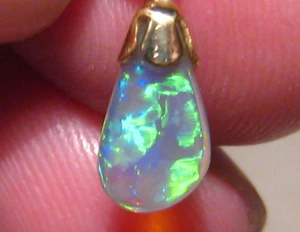 0,90 ct. kleiner heller Opal Anhänger, massiv 14 k Gelbgold - Bild 1 von 13