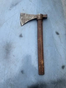 Hacha para cortar madera vintage - Imagen 1 de 7