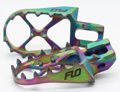 FLO MOTORSPORTS TITANIUM FOOT PEGS JET FUEL GAS/HUS/KTM - Imagem 1 de 4