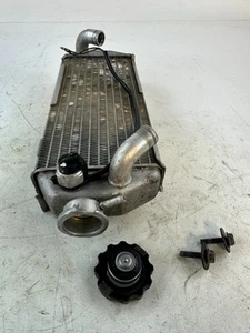Radiador derecho SUZUKI DRZ400SM 05-24 lado de llenado con tapa de sensor y pernos probado - Imagen 1 de 10