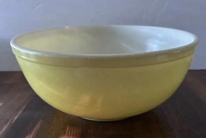 Vintage Pyrex Yellow Nesting Mixing Bowl 404 4 Quart - Picture 1 of 7
