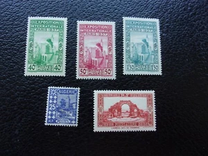 ALGERIEN - Grüne Briefmarke / Briefmarke Nr. 127/129 136 139 n * MH (A52)  - Bild 1 von 2