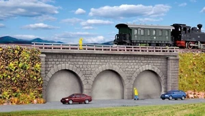 N Scale Buildings - 37670 - N/Z Bricked railway embankment, single track - Kit - Picture 1 of 2