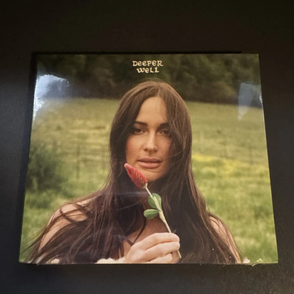 Kacey Musgraves Deeper Well CD with Signed Art Card & Foldout Poster Foto 1 de 2