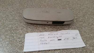 Lámpara linterna Chrysler Town & Country Grand Caravan 2008-2014 OEM 5LB81ES3AB Foto 1 de 4