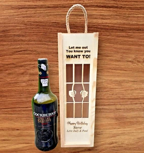 Caja de regalo botella de vino de madera personalizada grabada con láser "Déjame salir" - Imagen 1 de 2