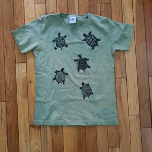 Vintage Patagonia Beneficial Turtles T Shirt Mens S/XS Unisex Animal Print Green - Picture 1 of 6