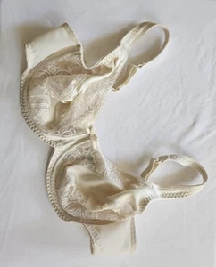 Bali Pretty Vintage Cream White Lacy UnderWire Support Bra Women's Sz 40B - Picture 1 of 4