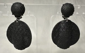 Vintage Black Faux Snakeskin Disc Clip-On Earrings Textured Round Dangle Classy - Picture 1 of 3