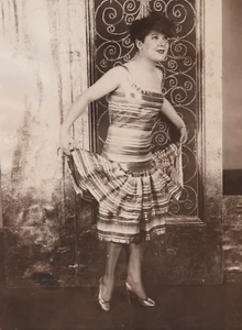 1926 Pressefoto französische Sängerin Mome Moineau Models Peppermint Stick Kleid in NYC - Bild 1 von 2