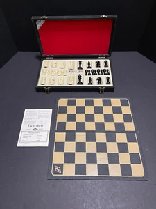 VTG - 1945 LOWE PRESENTATION CASE - MAGNETIC CHESS SET - #815 PRISTINE CONDITION - Picture 1 of 11