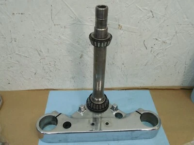 Suzuki VS800 1996 Intruder vástago de dirección triple árbol con rodamientos Foto 1 de 4