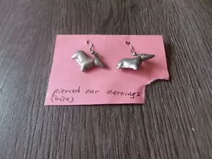 COLLECTIBLE DACHSHUND WEINER DOG SILVER COLORED DANGLE PIERCED EARRINGS - Picture 1 of 1
