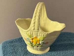 Belleek Ireland Springtime flower handled basketweave basket PO4296 - Picture 1 of 9