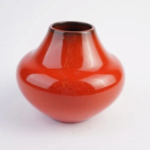 Bückeburg, Fürst Adolf Werkstätte, rote Steingut-Vase, H 11,5 cm, 1950er Jahre - Bild 1 von 14