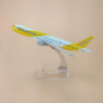 1:400 Alloy Diecast Airplane Model 16cm Singapore Scoot Boeing 777 Collection - Image 1 of 4