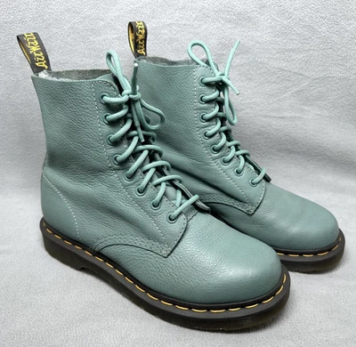 Botas Dr Martens 1460 Pascal para mujer 8 cuero verde azulado pálido Virginia 8 ojos con cordones Foto 1 de 4