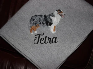 AUSTRALIAN SHEPHERD Hunderasse personalisierte bestickte Fleece Stadiondecke - Bild 1 von 2