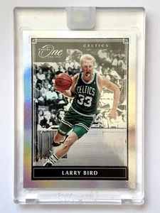 2019-20 Panini Uno E Uno Larry Bird #165 Base Holo Argento 40/99 Incassato - Foto 1 di 2